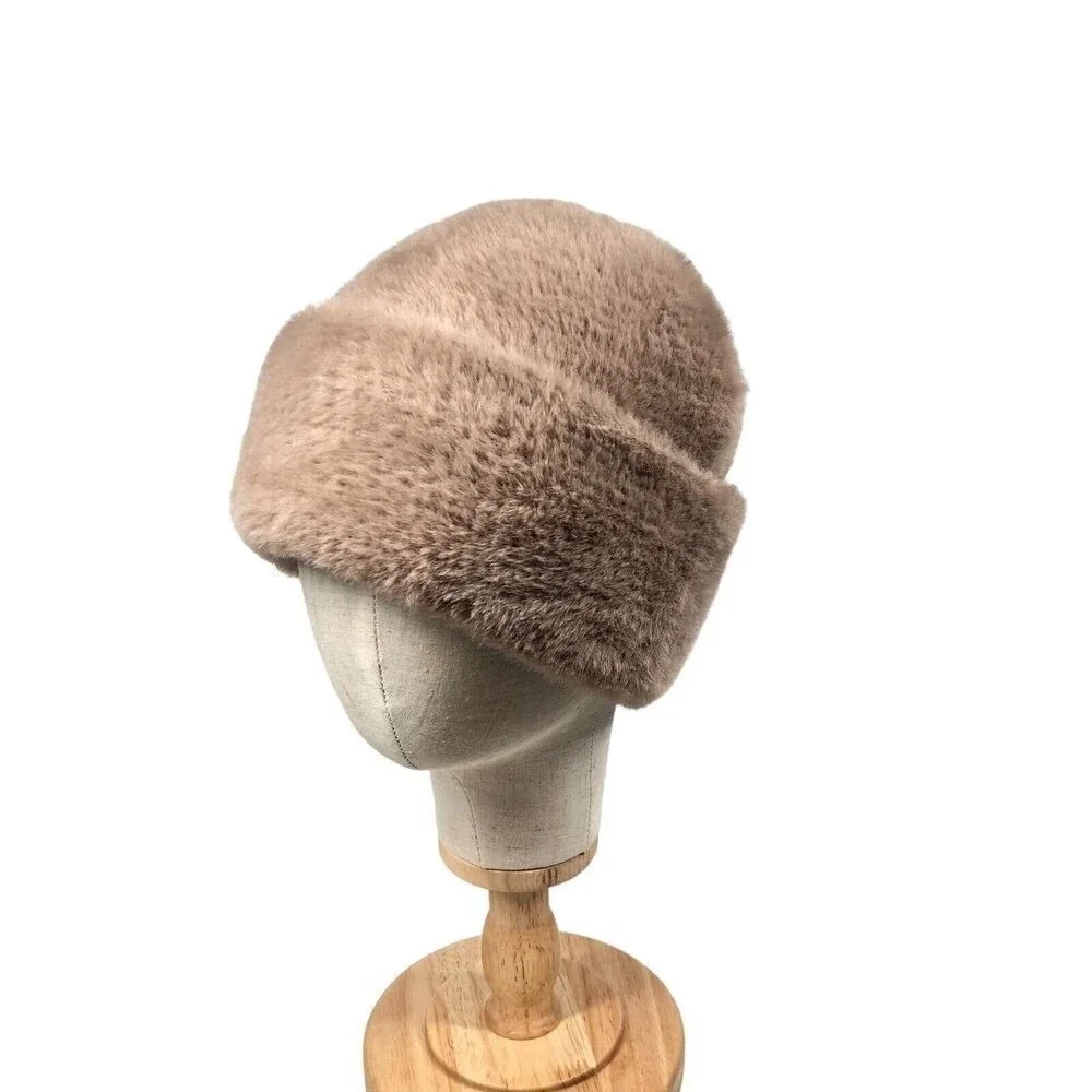 Olive & Pique‎ Beanie Toque Womens One Size Taupe Ultra Soft Fuzzy Hat Warm Ski